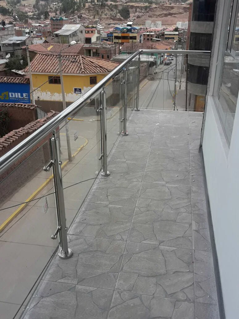 Pasamanos, barandas y acabados en acero inoxidable