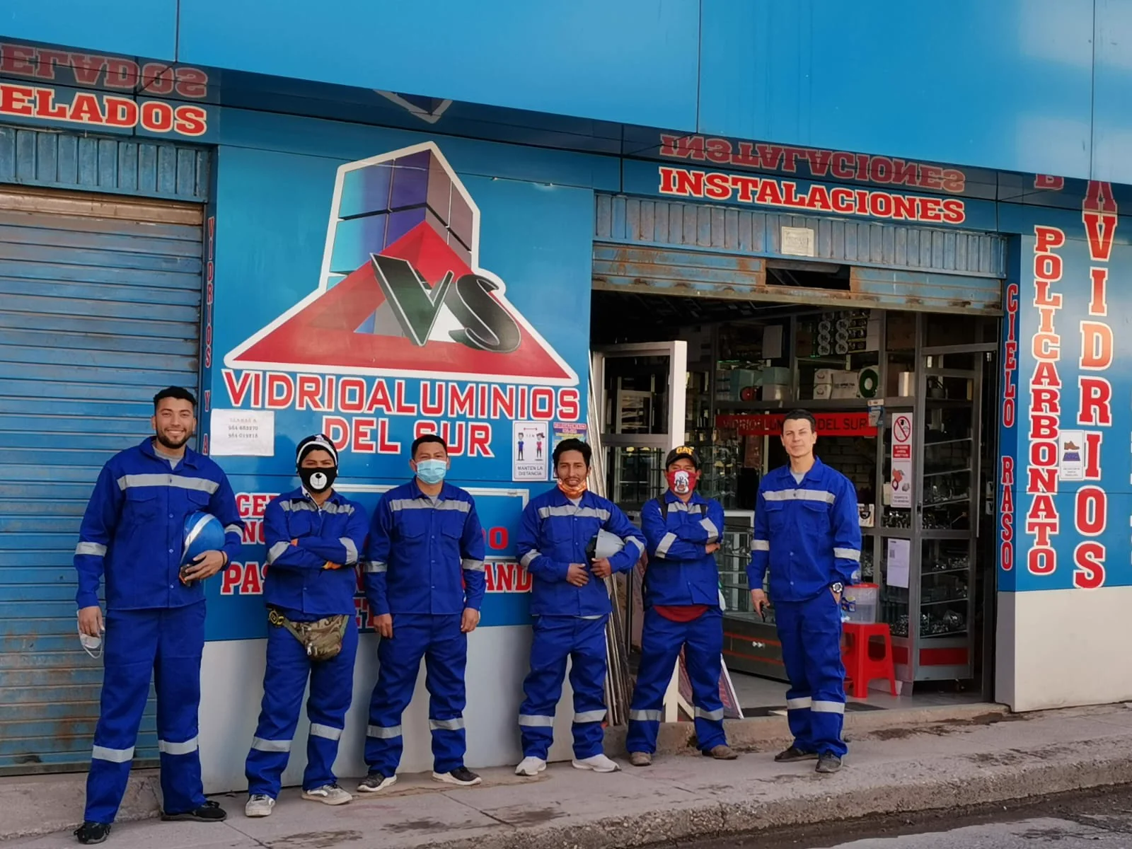 Equipo de Vidrio Aluminios del Sur en Cusco